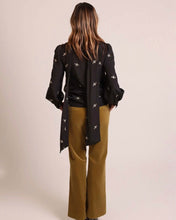 Cargar imagen en el visor de la galería, Camisa seda abeja