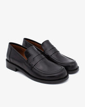 Cargar imagen en el visor de la galería, Mocasín negro piel