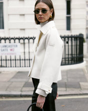 Cargar imagen en el visor de la galería, Abrigo corto lana