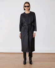 Cargar imagen en el visor de la galería, Abrigo negro polipiel