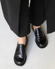 Cargar imagen en el visor de la galería, Mocasín negro piel