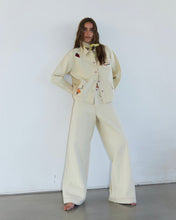 Cargar imagen en el visor de la galería, Jeans crema bordado