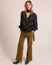 Cargar imagen en el visor de la galería, Camisa seda abeja
