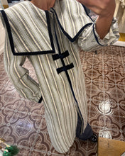 Cargar imagen en el visor de la galería, Abrigo pechera rayas