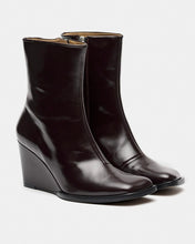 Cargar imagen en el visor de la galería, Botín cuña marrón chocolate