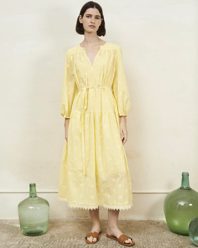 Vestido vainilla flor bordada