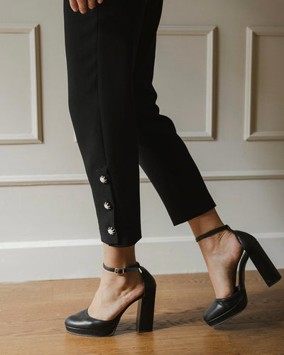 Pantalón botón lateral